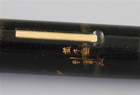 A Dunhill Namiki black lacquered fountain pen, 5.25in.